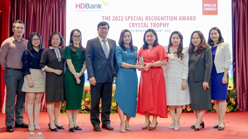 HDBank nhận giải thưởng đặc biệt chất lượng thanh toán quốc tế xuất sắc do Wells Fargo trao tặng