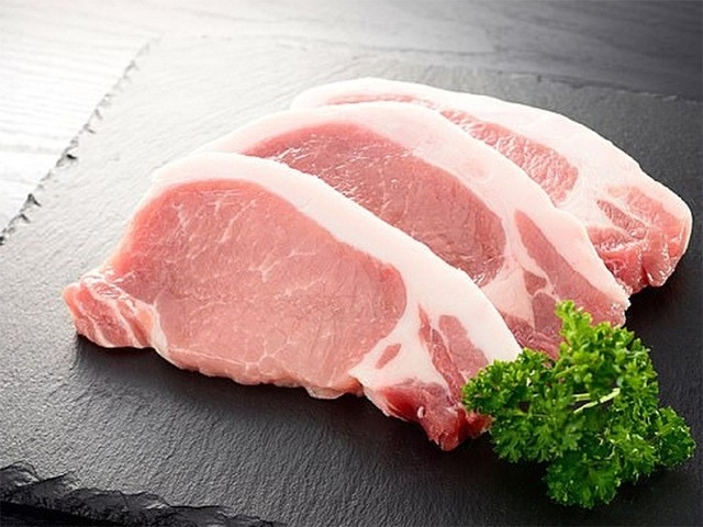Có nên chần thịt lợn bằng nước sôi trước khi chế biến?