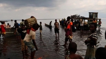 Chìm thuyền trên hồ khiến ít nhất 20 người thiệt mạng