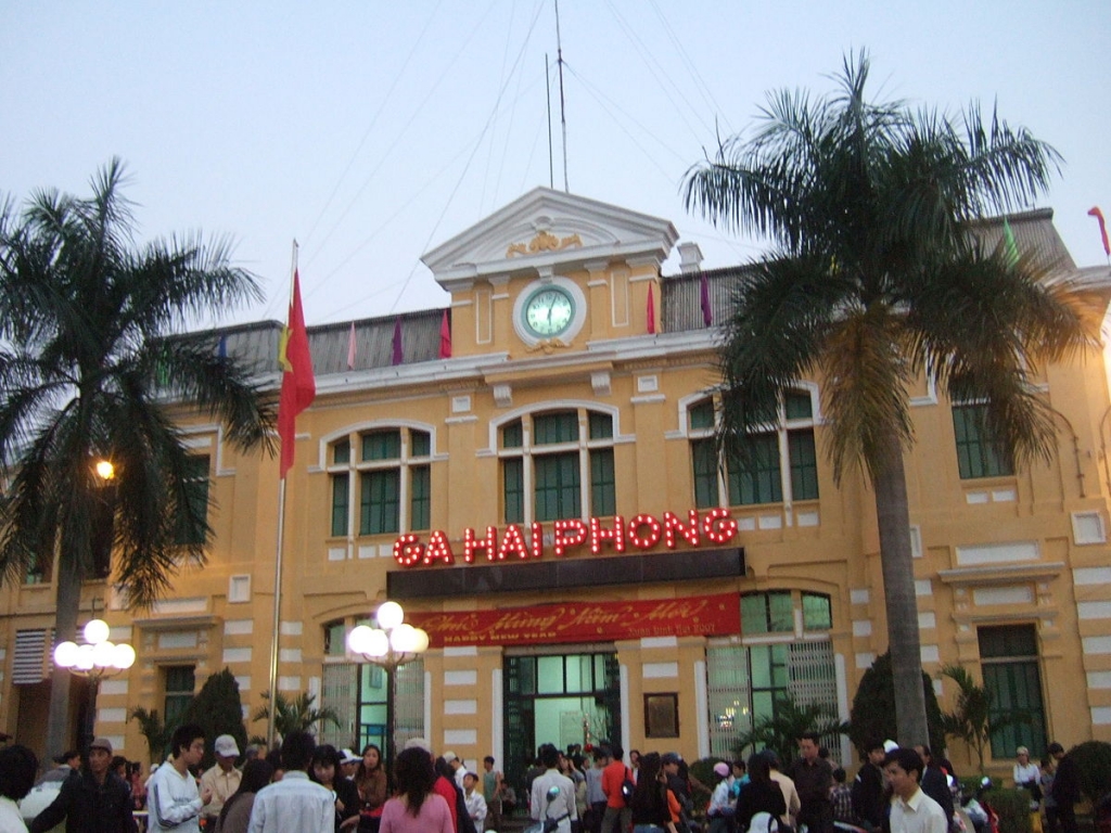 Không hạn chế lần đi tàu khi mua vé tháng tuyến Hà Nội - Hải Phòng