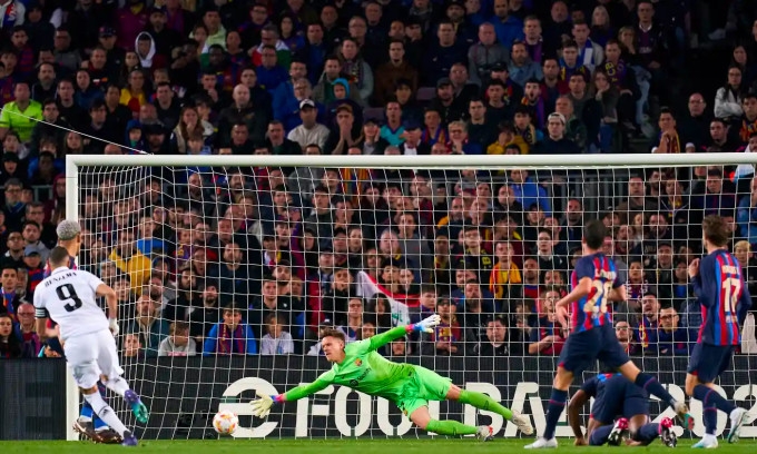 Benzema lập hat-trick, Real đè bẹp Barca tại El Classico