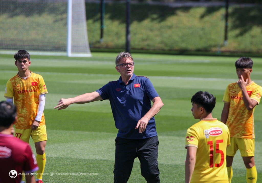 Thầy trò HLV Philippe Troussier sẽ bước vào SEA Games 32 với tư cách của đội đương kim vô địch.