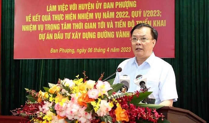 Bí thư Thành ủy Đinh Tiến Dũng phát biểu kết luận cuộc làm việc.