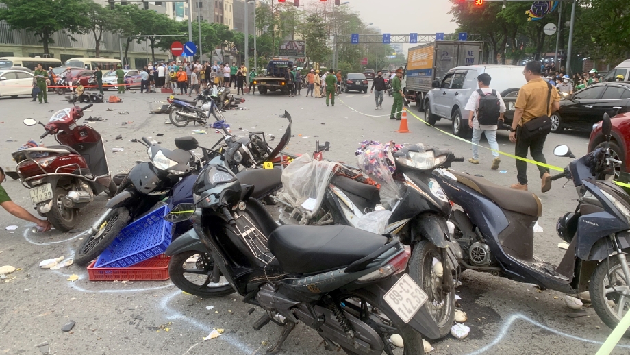 Vụ ô tô tông 17 xe máy: Tài xế gây tai nạn đối diện những tình huống pháp lý nào?