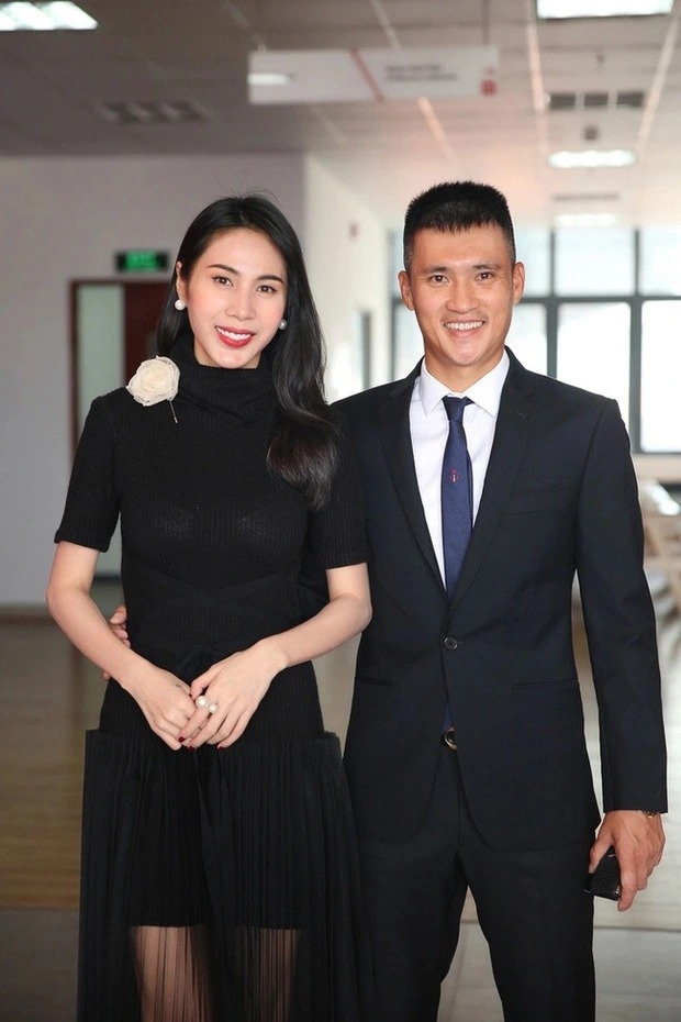 Vợ chồng Thủy Tiên - Công Vinh yêu cầu bà Nguyễn Phương Hằng bồi thường hơn 45 tỷ đồng