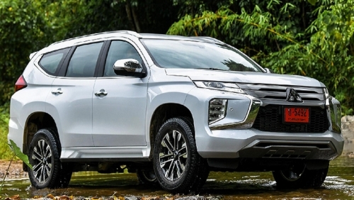 Giá lăn bánh Mitsubishi Pajero Sport cập nhật tháng 4/2023