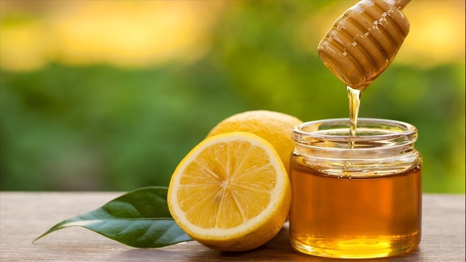 Những ai không nên uống nước chanh mật ong hàng ngày?