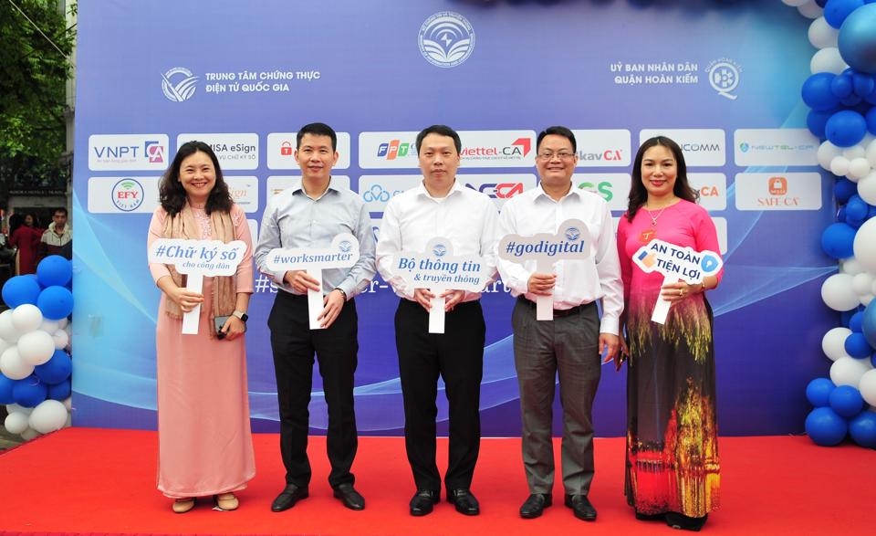 Khai trương gian hàng cấp miễn phí chữ ký số cho công dân tại Hà Nội