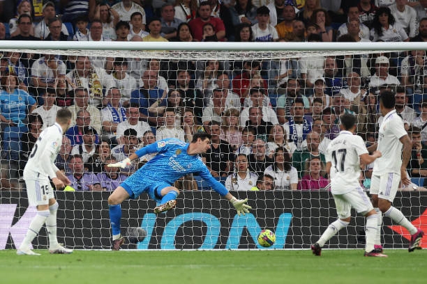Real Madrid hết cơ hội vô địch sau trận thua ngược trước Villarreal
