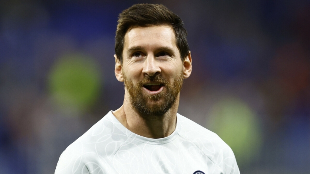 Messi chính thức “vượt mặt” thành tích khủng của Ronaldo