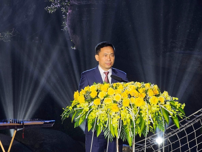 Chủ tịch UBND TP Sầm Sơn Lê Văn Tú phát biểu khai mạc Lễ hội.