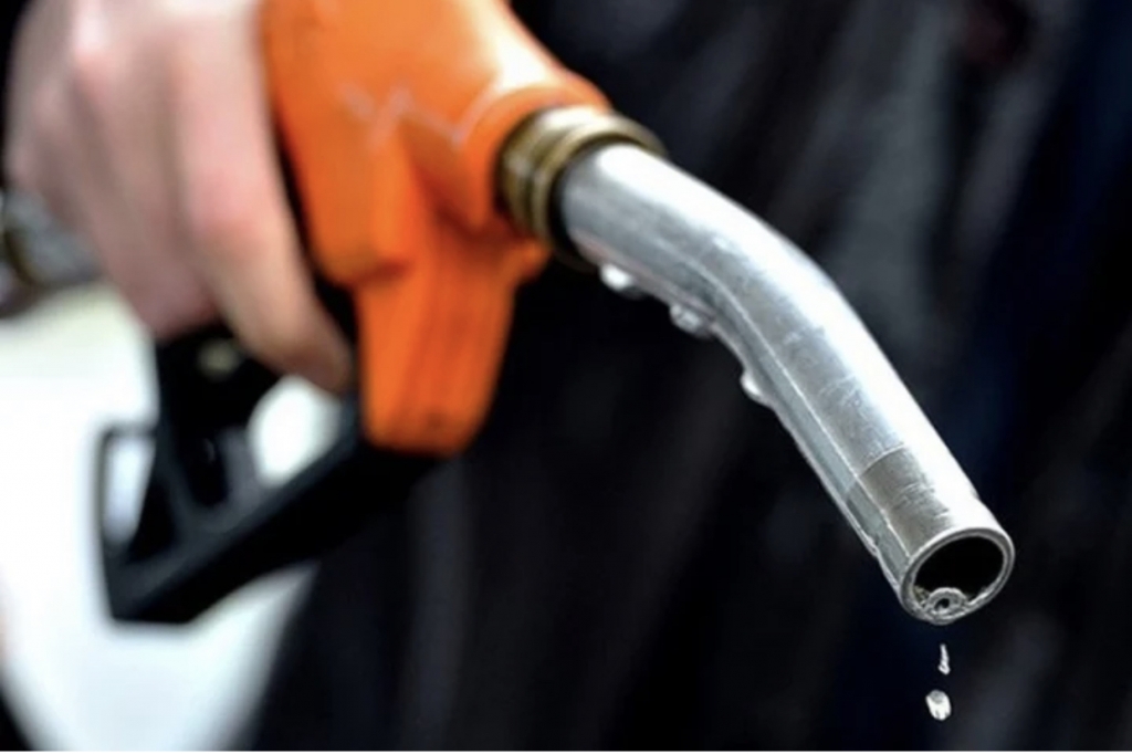 Giá xăng dầu hôm nay 11/4: Xăng dầu trong nước có thể tăng mạnh vào chiều nay?