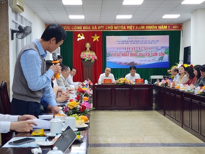 Tại buổi họp báo nhiều phóng viên đã hiến kế để lãnh đạo Sầm Sơn có thêm nhiều phương án trong tổ chức và triển khai các chương trình trong mùa du lịch