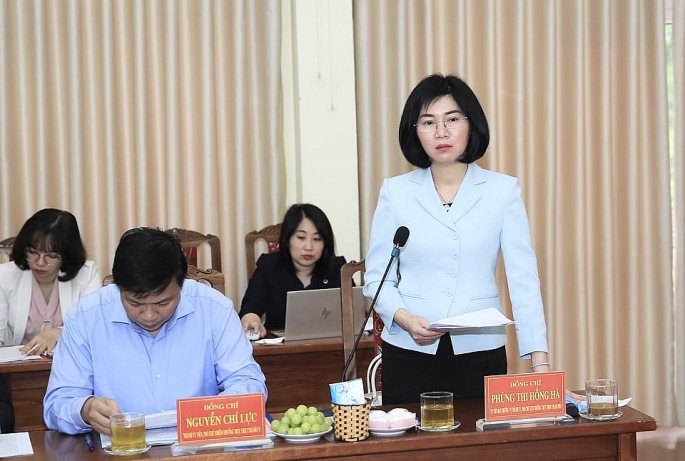 Phó Chủ tịch Thường trực HĐND TP Phùng Thị Hồng Hà phát biểu tại cuộc kiểm tra.