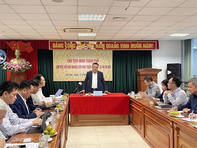 Quang cảnh buổi làm việc của Chủ tịch UBND TP Hà Nội Trần Sỹ Thanh với Viện Nghiên cứu phát triển kinh tế - xã hội Hà Nội.