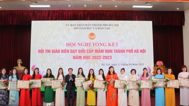 Hà Nội: Khen thưởng 128 giáo viên mầm non dạy giỏi cấp thành phố
