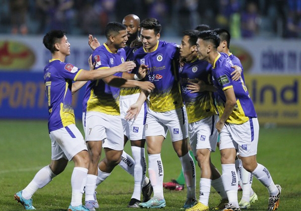 Văn Quyết tỏa sáng, Hà Nội FC trở lại ngôi đầu V-League