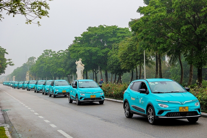 Kể từ ngày hôm nay, 600 chiếc taxi Xanh SM đã chính thức hoạt động tại Hà Nội, trước khi được mở rộng tới ít nhất 5 tỉnh, thành phố trên cả nước trong năm nay.