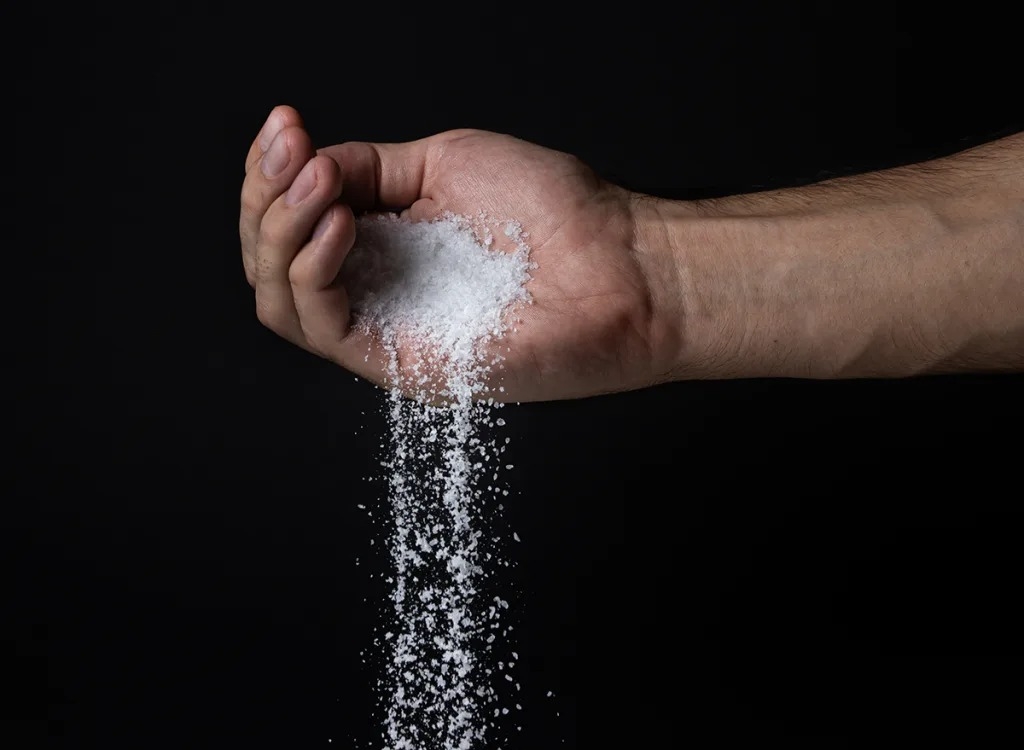 Điều gì xảy ra với cơ thể nếu bạn ăn quá nhiều muối?