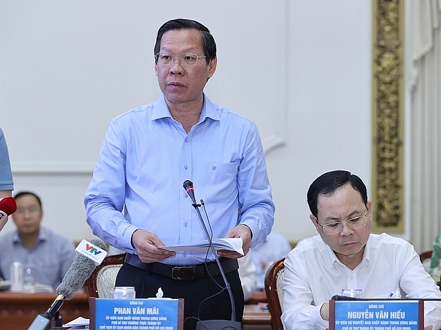 Chủ tịch UBND TPHCM Phan Văn Mãi báo cáo tại cuộc họp - Ảnh: VGP/Nhật Bắc