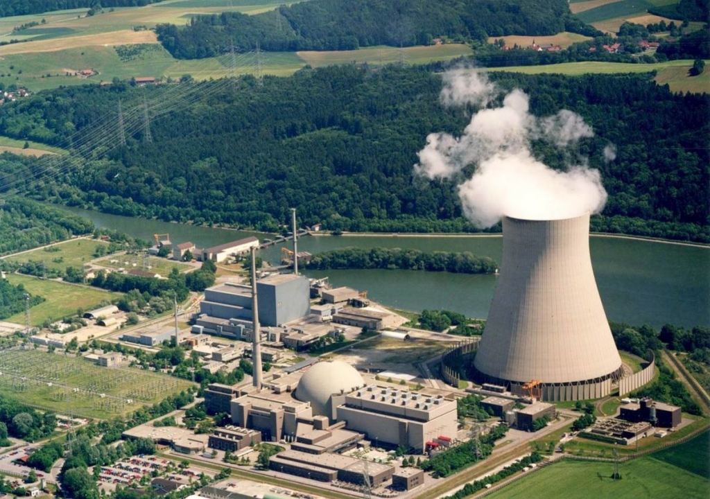 Đức quyết định đóng hết lò phản ứng hạt nhân trong nước