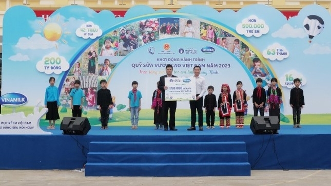 Vinamilk và Quỹ sữa Vươn cao Việt Nam khởi động hành trình năm thứ 16 tại Quảng Ninh