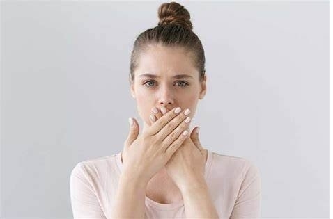 Hơi thở có mùi ngay cả sau khi đánh răng – Nguyên nhân do đâu?