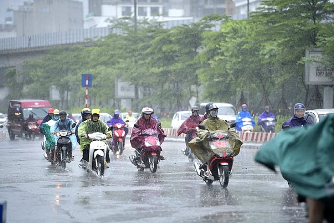 Thủ đô Hà Nội có lúc có mưa rào và dông, cục bộ có mưa vừa, mưa to