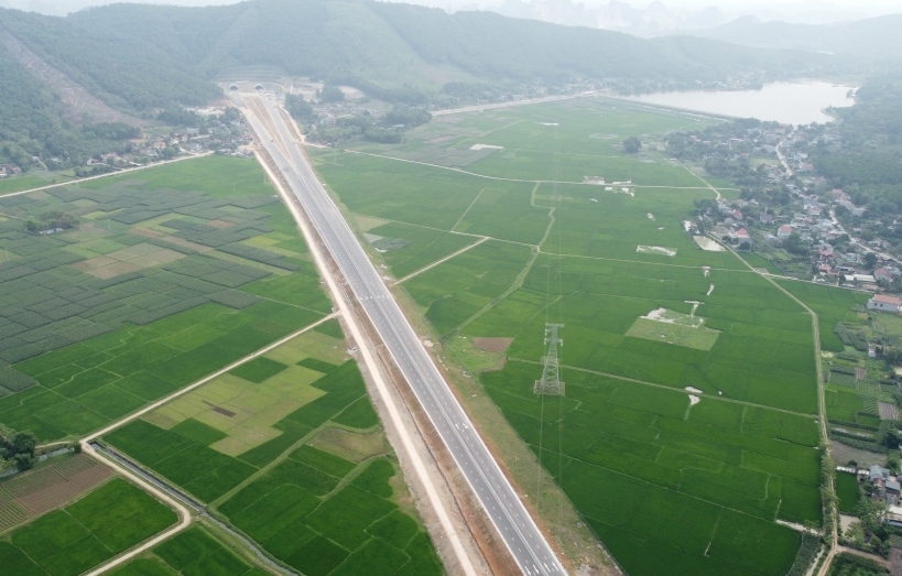 Cận cảnh cao tốc Bắc - Nam đoạn Mai Sơn - Quốc lộ 45 chính thức thông xe vào dịp nghỉ lễ 30/4