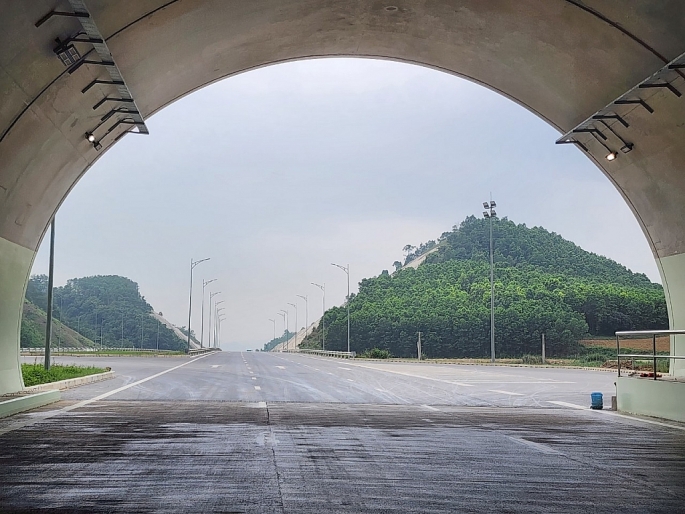 Cận cảnh Cao tốc Bắc - Nam đoạn Mai Sơn - Quốc Lộ 45 chính thức thông xe vào dịp nghỉ lễ 30/4
