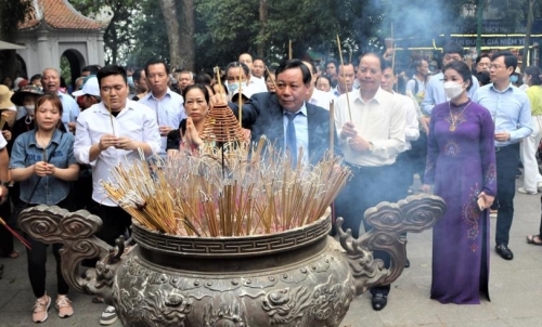 Lãnh đạo thành phố Hà Nội dâng hương tưởng niệm các Vua Hùng