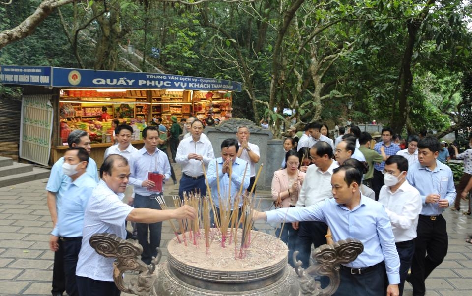 Lãnh đạo thành phố Hà Nội dâng hương tưởng niệm các Vua Hùng