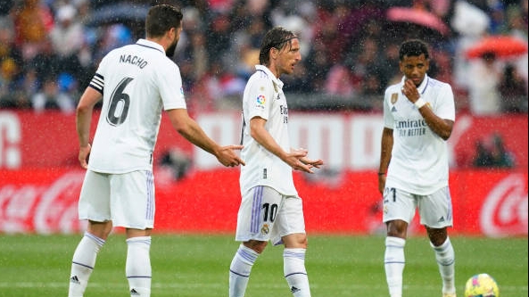 Real Madrid “buông súng” trong cuộc đua vô địch