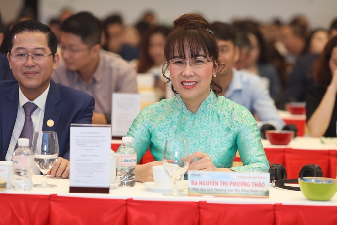 Bà Nguyễn Thị Phương Thảo, Phó chủ tịch HĐQT HDBank trả lời cổ đông tại đại hội