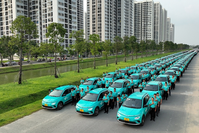 Dàn taxi Xanh SM với màu xanh Cyan đặc trưng đã sẵn sàng phục vụ người dân TP.HCM từ ngày 30/4/2023, mang đến một lựa chọn dịch vụ mới chất lượng hơn trong lĩnh vực giao thông công cộng.