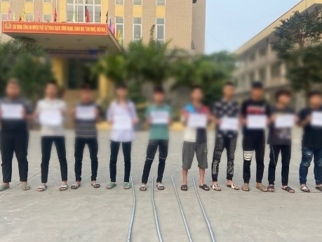 Chở nhau đi làm 3 thanh niên hú vía khi bị nhóm “trẻ trâu” vô cớ tấn công