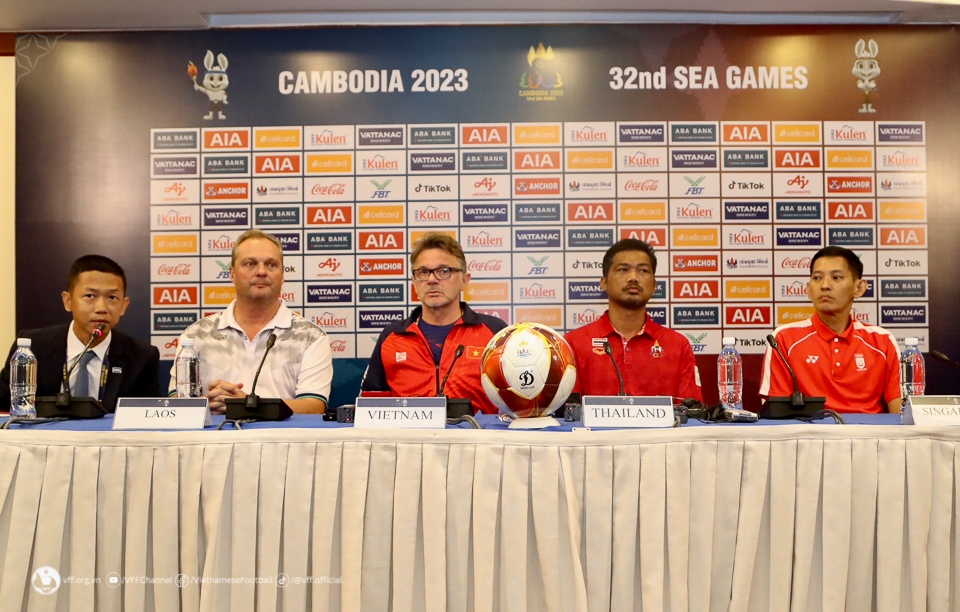 HLV Philippe Troussier nói gì trước trận ra quân tại SEA Games 32?