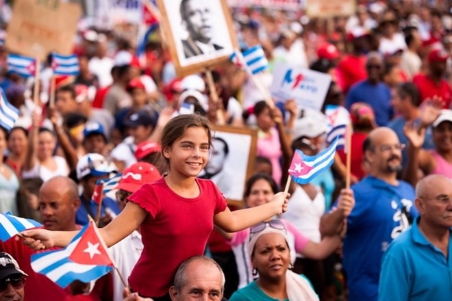 Tuần hành kỷ niệm Ngày Quốc tế Lao động tại thủ đô La Habana, Cuba, ngày 1/5. (Ảnh: THX/TTXVN).