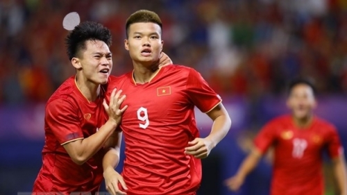 Bóng đá SEA Games 32: U22 Việt Nam vất vả giành chiến thắng đầu tay