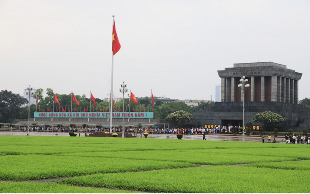 Hơn 52.000 lượt khách vào Lăng viếng Chủ tịch Hồ Chí Minh trong 3 ngày nghỉ lễ