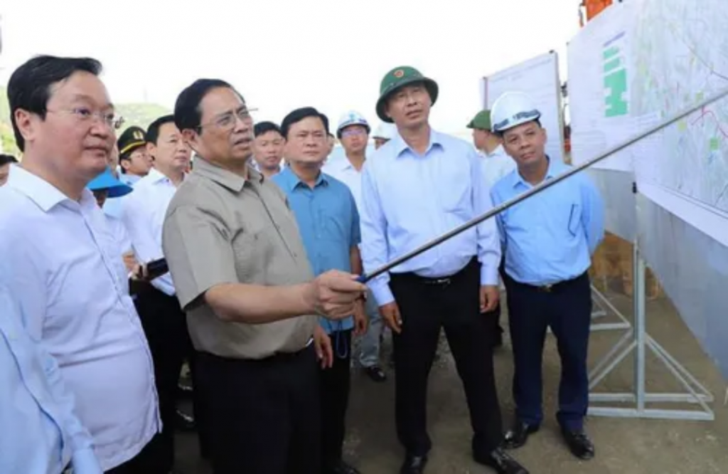 Thủ tướng Chính Phủ Phạm Minh Chính cùng đoàn công tác trực tiếp thị sát, đốc thúc tiến độ Cao tốc Bắc - Nam đoạn qua tỉnh Nghệ An