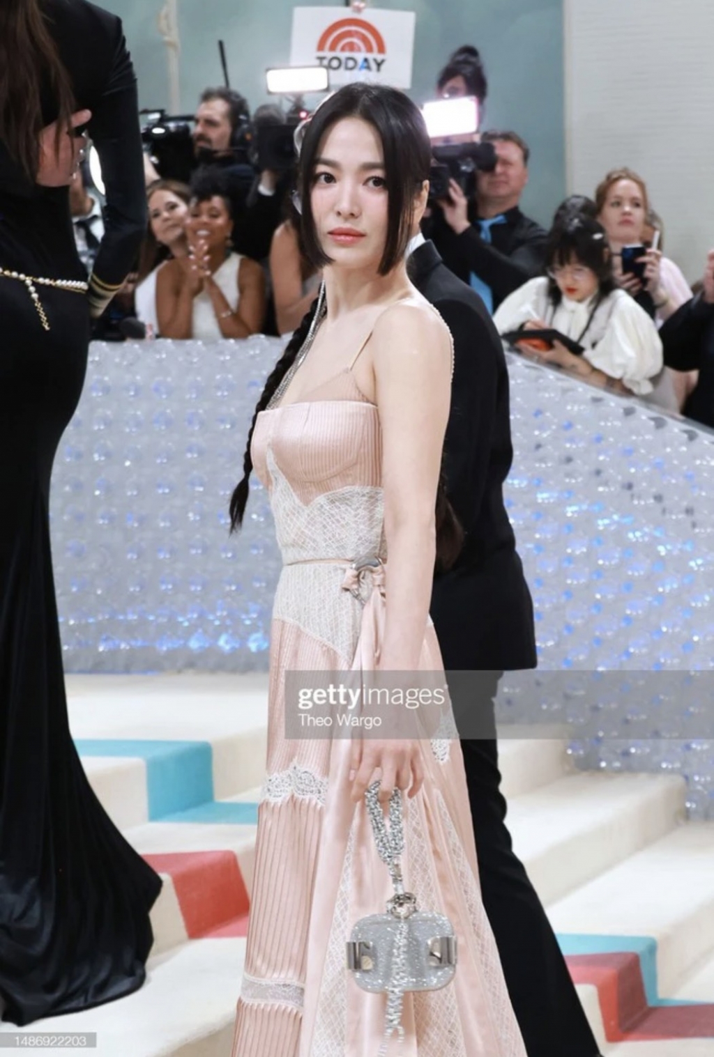 Song Hye Kyo đẹp bất chấp tại Met Gala