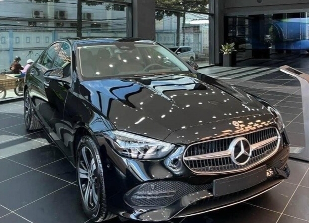 Giá lăn bánh Mercedes C200 cập nhật 5/2023 - cận cảnh 