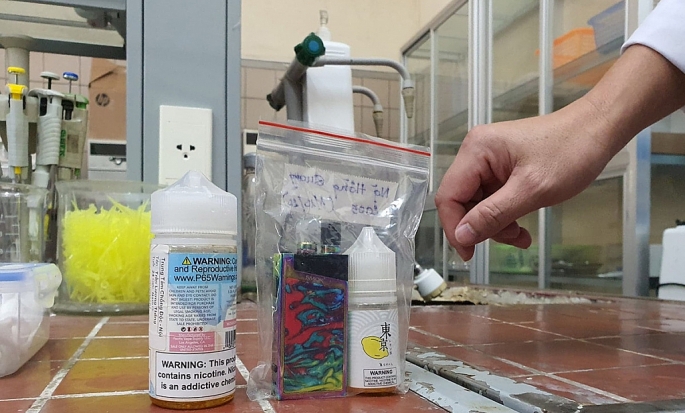 Một mẫu TLĐT pha trộn ma túy được xét nghiệm tại BV Bạch Mai