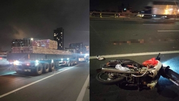 Va chạm với xe tải chở gạch trên cầu Nhật Tân, nam thanh niên tử vong