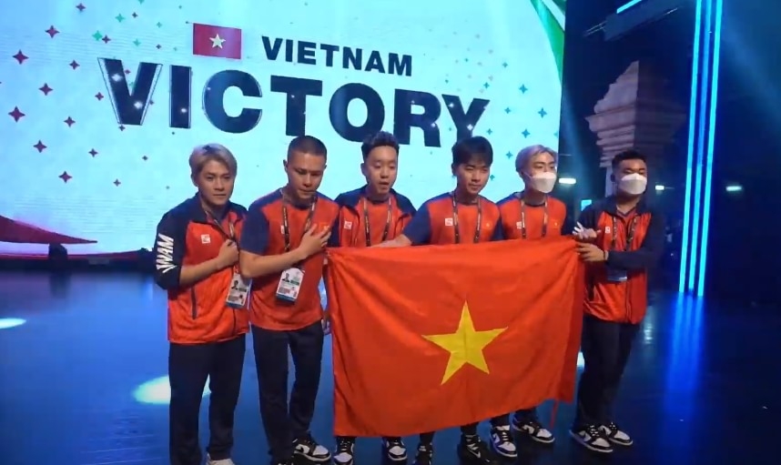 Đội tuyển Đột kích Việt Nam mang về huy chương Vàng eSports đầu tiên tại SEA Games 32