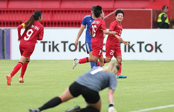 Đội tuyển nữ Việt Nam vào bán kết SEA Games 32 với ngôi nhất bảng