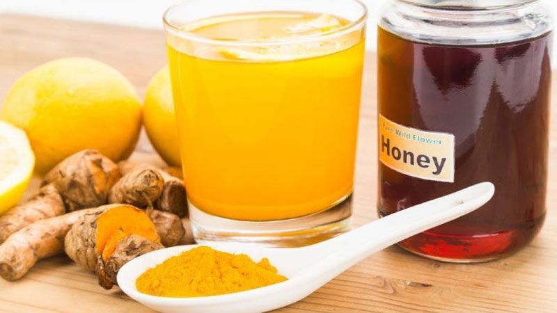 Những ai không nên uống tinh bột nghệ với mật ong?