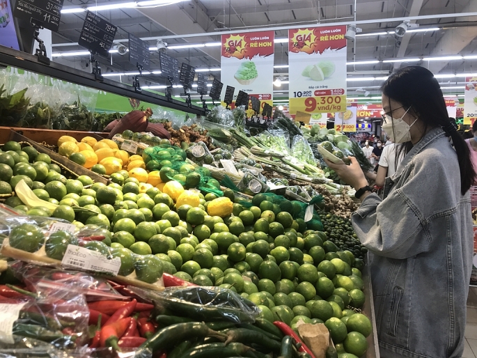 Người dân mua sắm tại siêu thị Big C Thăng Long