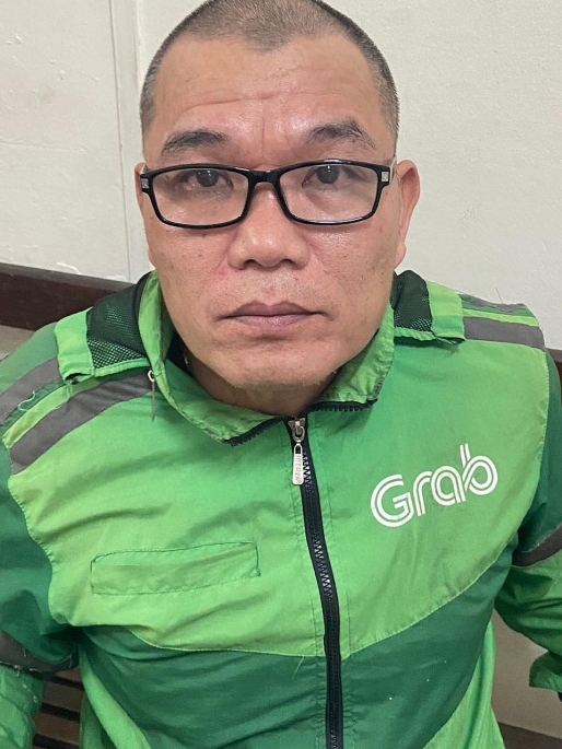 Nghề “hái ra tiền” của gã xe ôm đeo kính cận ở phố Quang Trung…